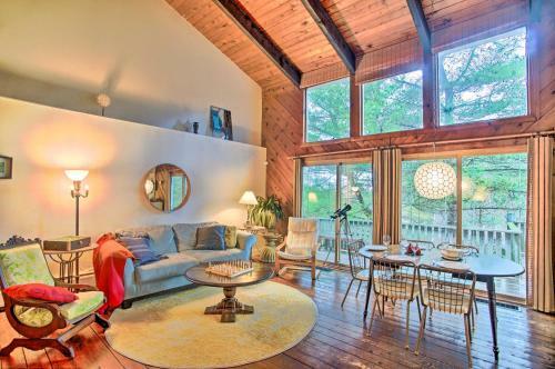 Serene Cape Cod Getaway With Deck Near Beaches!