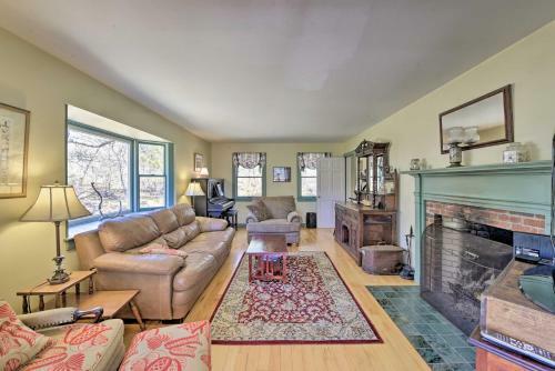 Chilmark House With Sunroom On Marthas Vineyard