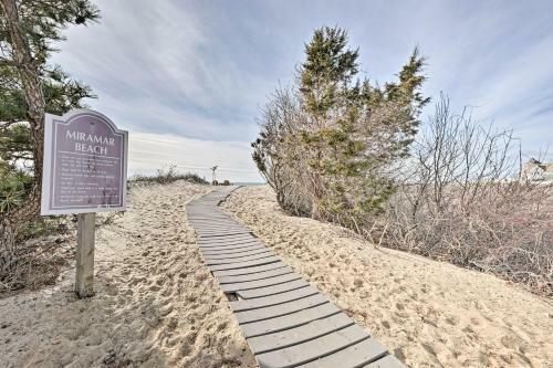 Eclectic Dennis Port Cottage Walk To Priv Beach!