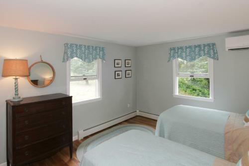 Updated 3br Waterfront On Town Cove Home