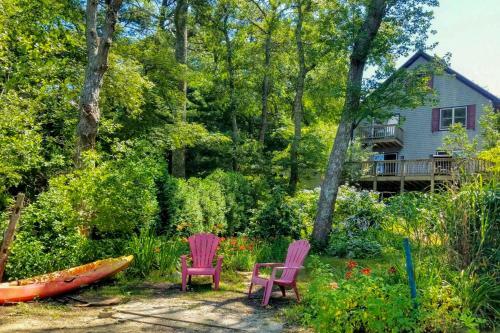 Private Lakefront Retreat 4 Mi To The Beach!