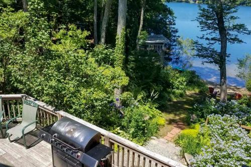 Private Lakefront Retreat 4 Mi To The Beach!