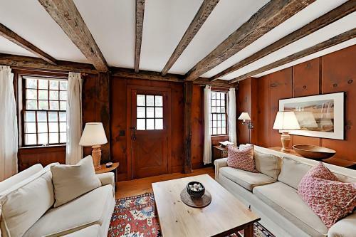 Timeless Cape Home Near Cold Storage Beach Home