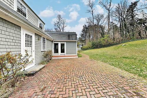Timeless Cape Home Near Cold Storage Beach Home