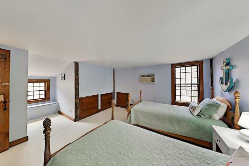 Timeless Cape Home Near Cold Storage Beach Home
