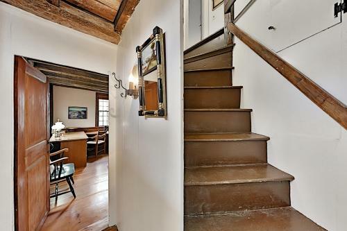 Timeless Cape Home Near Cold Storage Beach Home
