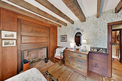 Timeless Cape Home Near Cold Storage Beach Home