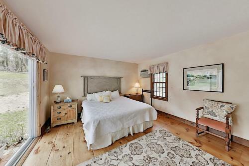 Timeless Cape Home Near Cold Storage Beach Home