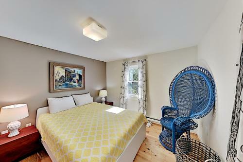 Dennis Getaway With Large Deck - Walk To Beach! Home