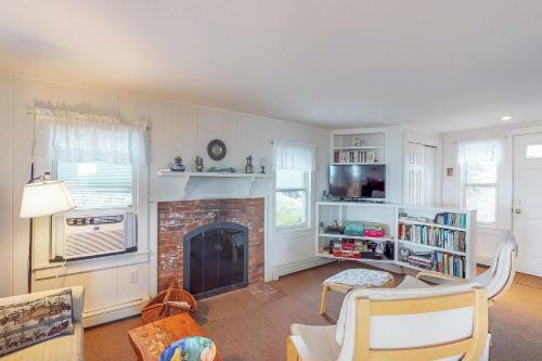 2 Bed 1 Bath Vacation Home In Eastham
