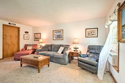 Marthas Vineyard Home With Deck - Walk Downtown!