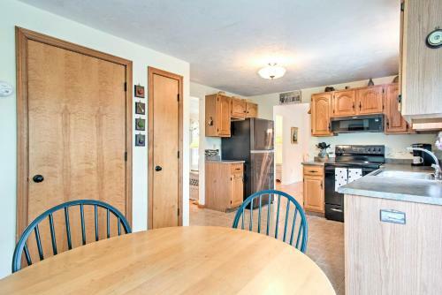 Marthas Vineyard Home With Deck - Walk Downtown!