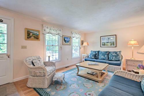 Marthas Vineyard Home With Deck - Walk Downtown!