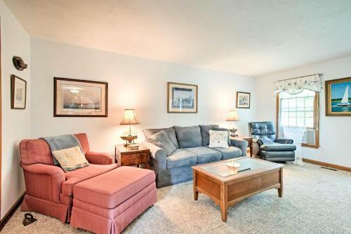 Marthas Vineyard Home With Deck - Walk Downtown!