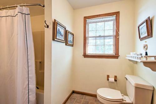 Marthas Vineyard Home With Deck - Walk Downtown!