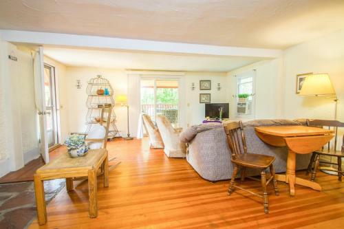 403 Fantastic Location Beautiful Bay Just 1 Minute Away