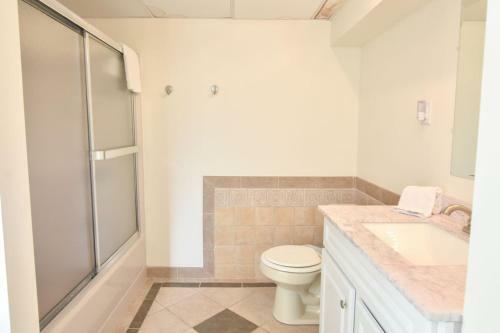 460 Waterfront Private Beach Wrap-around Deck Panoramic Views And Two Tv Rooms