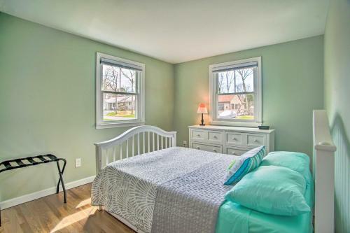 Cape Cod Retreat With Deck - 2 Mi To Beaches!