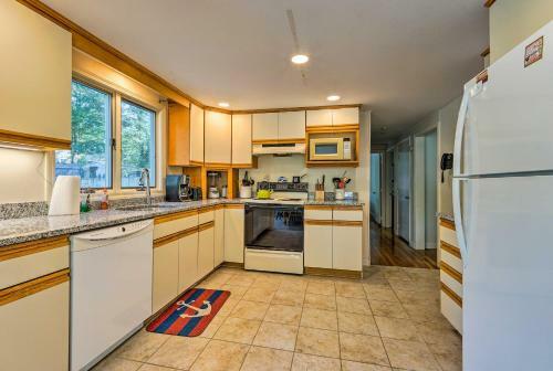 Mashpee Home With Pool And Game Room