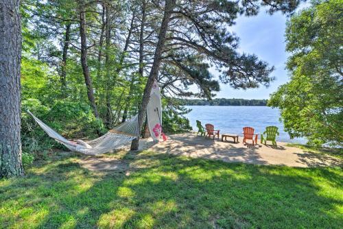 Lakefront Mashpee Home With Kayak And Outdoor Kitchen!