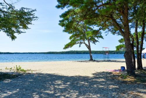 Lakefront Mashpee Home With Kayak And Outdoor Kitchen!