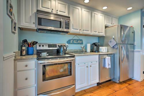 Apartamento Maushop Village Getaway With Private Beach Access!