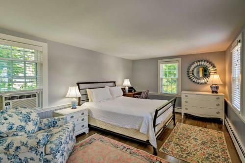 Waterfront Hyannis Port Cottage, Walk To Beach!