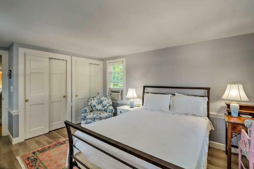 Waterfront Hyannis Port Cottage, Walk To Beach!