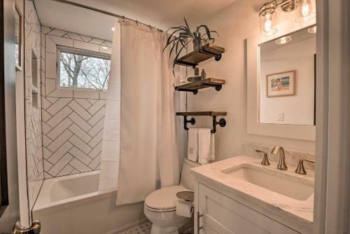 Waterfront Getaway - 1 Mile To Ferry And Beach!