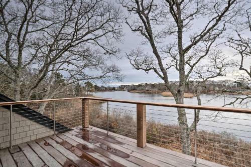 Waterfront Getaway - 1 Mile To Ferry And Beach!
