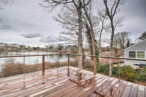 Waterfront Getaway - 1 Mile To Ferry And Beach!
