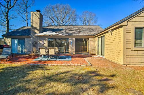 Charming Cape Cod Summer Home, 2 Mi To Beach!