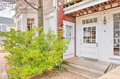 Airy Nantucket Escape In Historic Downtown!
