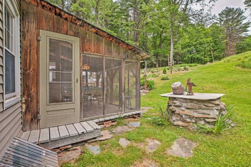 Rustic-chic Cottage With Yard And Grill - Near Hiking!