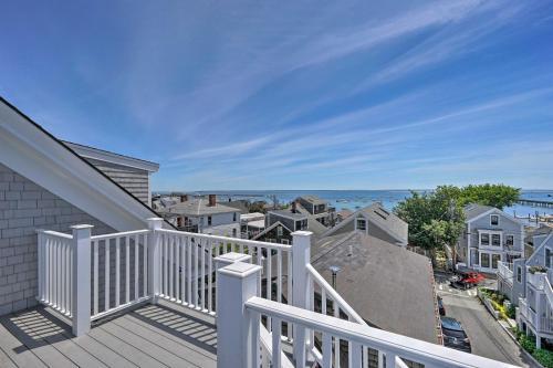 Splendid Provincetown Penthouse Apartment With Deck!