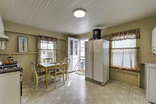 Upper Cape Cod Bayfront House - Walk To Beach!