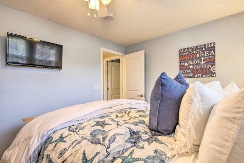 Cape Cod House With Deck And Grill - 2 Miles To Beach!
