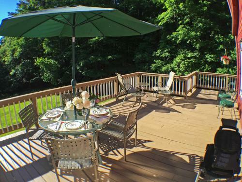 Tranquil 3br Stockbridge House With Private Deck