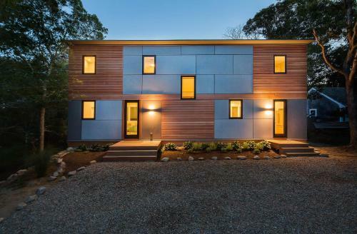 New Listing! Spacious New-build Near The Beach Home