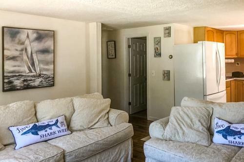 3 Bed 1 Bath Vacation Home In West Yarmouth