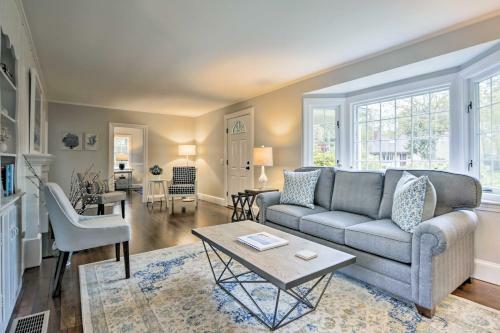 Spacious Getaway With Deck - Walk To Nantucket Sound!