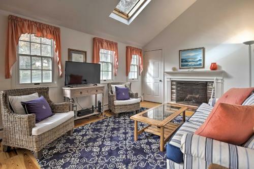 West Hyannisport Home With Deck - Walk To Beach!