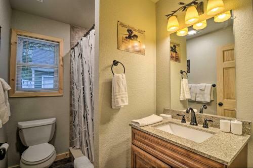 Petoskey Area Cabin, Walk To Crooked River!