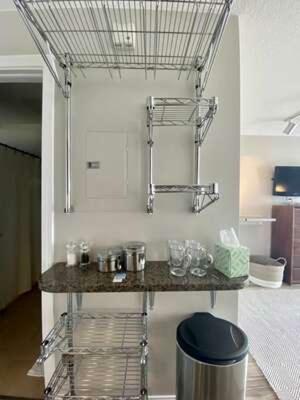 Cozy-contemporary Lake-view Condo @ The Shores