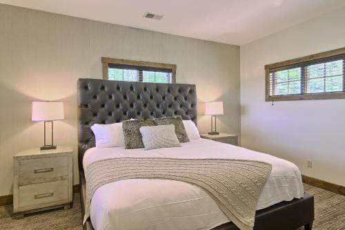 7325 Creekside Condo