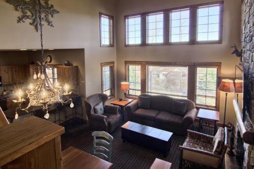7317 Creekside Condo
