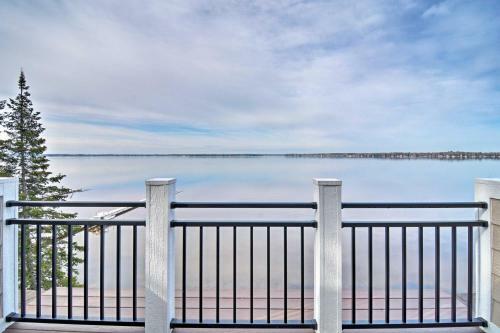 Lakefront Cadillac Home With Dock - Mins To Hiking