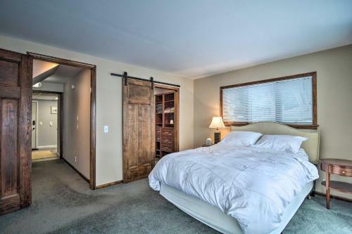 Cozy Lake Mitchell Cabin With Waterfront Views!