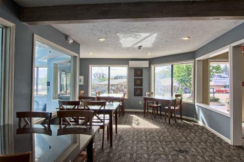 109 Pointes North Inn