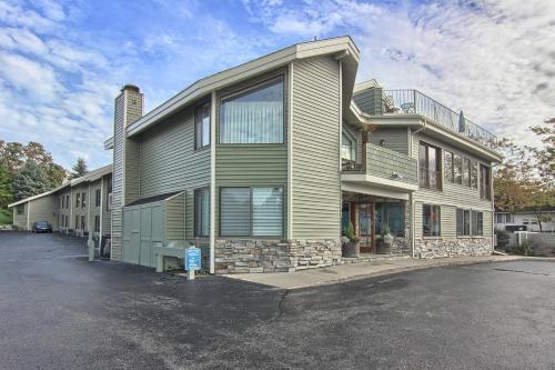 209 Pointes North Inn